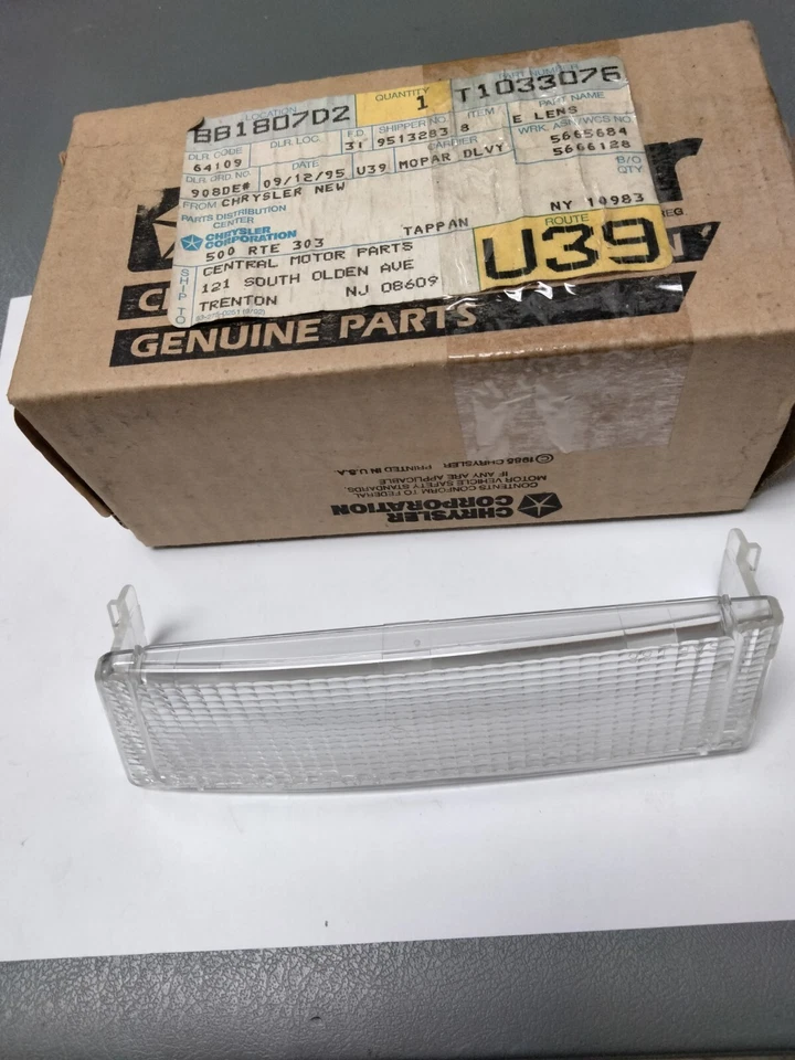 Mopar NOS Park Lamp Lens Lt. 88-89 Eagle Medallion - Image 1 of 1