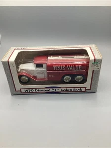ERTL 1930 Diamond T Tanker Truck TRUE VALUE Model Toy Die Cast 9513 Bank 1/34 - Picture 1 of 5