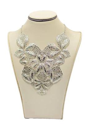 Collar babero de filigrana enchapado en plata diseño de encaje floral joyería elegante Foto 1 de 4