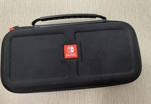 Nintendo Switch Traveler Reisetasche mit 2 Spielen und Ständer & Gurt Schwarz - Bild 1 von 4