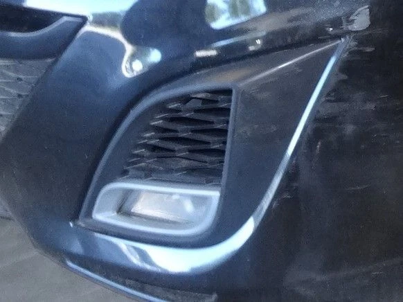 OEM LEFT LOWER GRILLE 2010 2011 MAZDA 3 (FOG LIGHT NOT INCLUDED) WITHOUT TURBO — 第 1/1 张图片