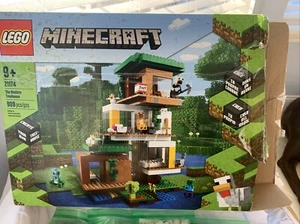 Lego set 21174 Minecraft modern treehouse Legos incomplete but has some extras - Picture 1 of 9