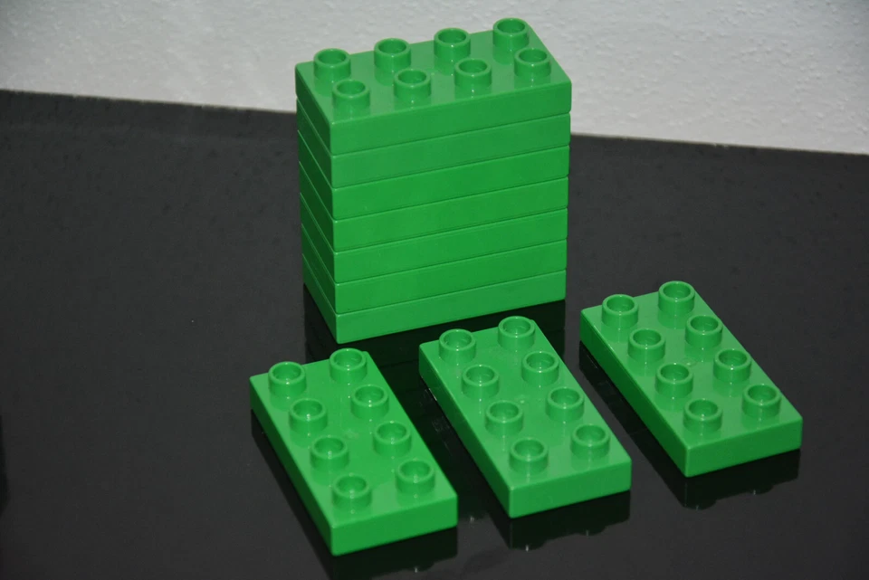 LEGO® DUPLO - 10 x 8er Noppen Steine 2 x 4 Noppen - flache dünne Steine - GRÜN - Bild 1 von 1