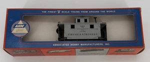 AHM TRAINS O Gauge VIRGINIA & TRUCKEE CABOOSE 7306 B Grey 1:48 Scale In Box - Picture 1 of 8