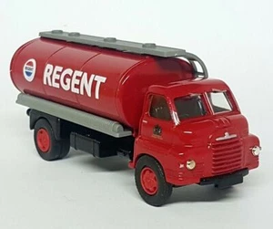 Vanguards 1/64 - VA7000 Bedford S Type Regent Model Tanker Truck - Picture 1 of 2