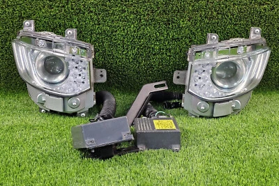 2010-2012 Lexus LS460 LS460L HID Fog lights pair Factory Left and Right Oem used - Image 1 of 4