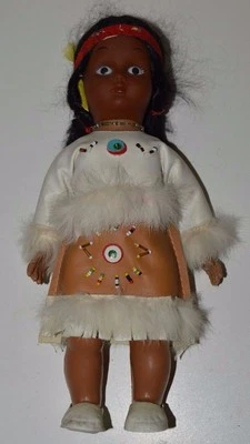 Muñeca india nativa americana vestida de colección con cuentas de goma Hong Kong rara Foto 1 de 4