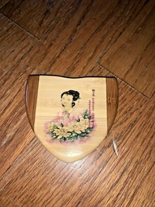 Estate find CHINESE GEISHA GIRL Bamboo Boudoir Box Wooden 3x3 Make Up NEW ❤️tb53 - Picture 1 of 4