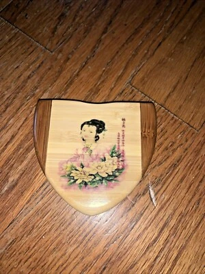 Estate find CHINESE GEISHA GIRL Bamboo Boudoir Box Wooden 3x3 Make Up NEW ❤️tb53 - Image 1 of 4