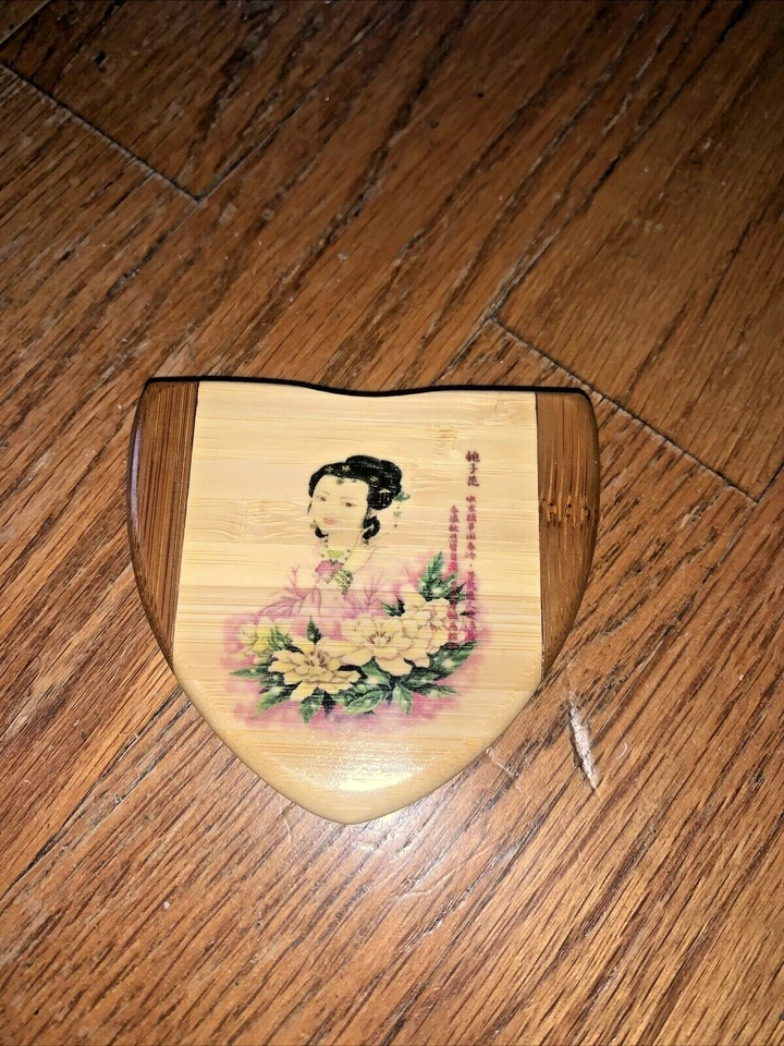 Estate find CHINESE GEISHA GIRL Bambú Boudoir Caja Madera 3x3 Maquillaje NUEVO ❤️tb53 Foto 1 de 4