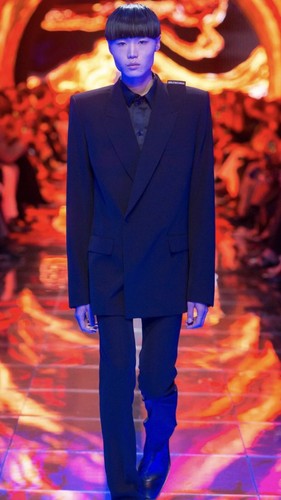 BALENCIAGA Blazer a spalla larga quadrato oversize da uomo. 52 42. $2890