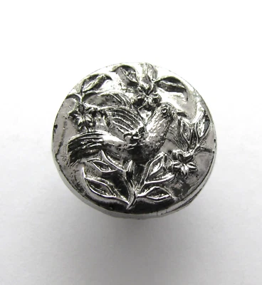 Antiguo BOTÓN de Vidrio Negro Pájaro Flores Hojas con Brillo Plateado Foto 1 de 4