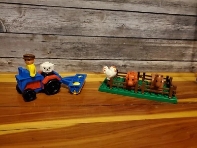Lote De Colección LEGO DUPLOS Bloque de Construcción TRACTORES AGRÍCOLAS con ARADO Cerca Animales Foto 1 de 4