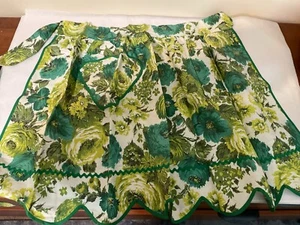 Vintage 1950s Half Apron w/Green & White Floral Pattern and Heart Shaped Pocket - Picture 1 of 4