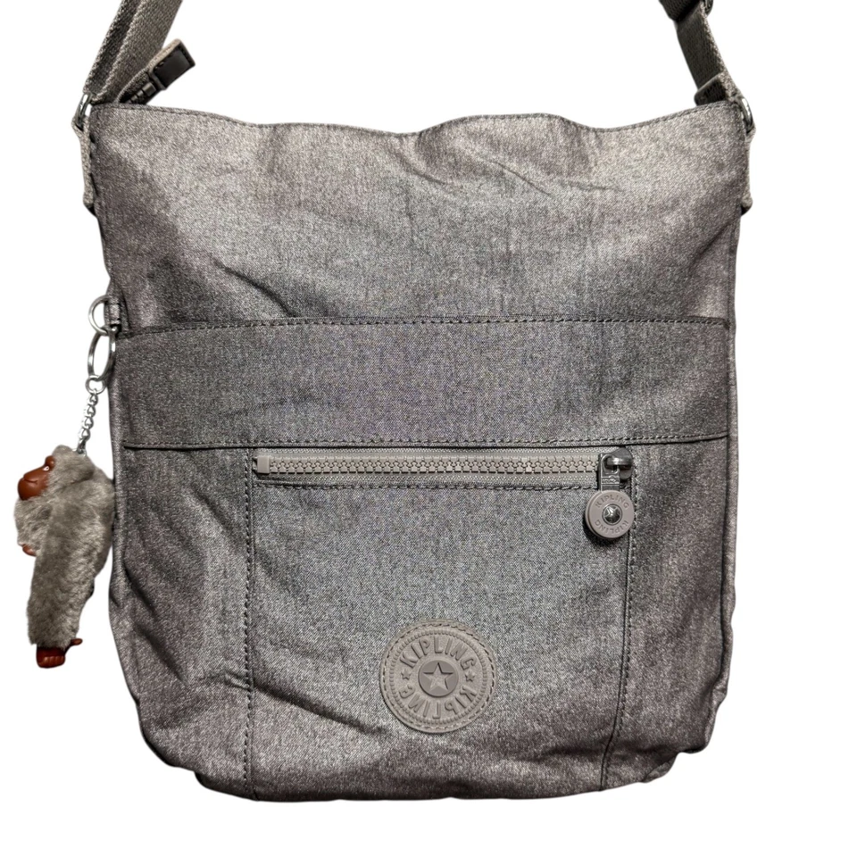 Bolso Bandolera Kipling Bailey Metálico Gris Peltre Nailon Cartera Mono Britton Foto 1 de 4