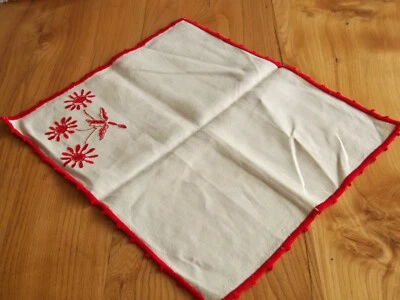Napperon en lin écru  avec broderies de fleurs  rouges   - Photo 1/3