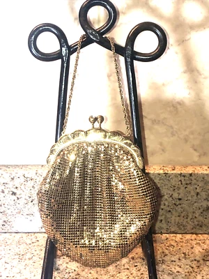 Bolso de mano de noche de malla dorada Duramesh firmado vintage años 50  Foto 1 de 4