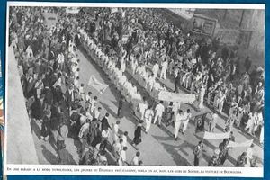 1952  --  SOUSSE LES JEUNES DU DESTOUR DEVANT LA VOITURE DE BOURGUIBA . 3Z800 - Imagen 1 de 1