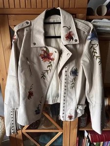 sehr schöne Kunstlederjacke, beige mit Blumen-Stickereien Gr. XL - Bild 1 von 2