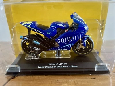 Yamaha Yzr M1 Valentino Rossi MotoGP World Champ 2004 Scala 1:22 Protar Italeri - Immagine 1 di 3