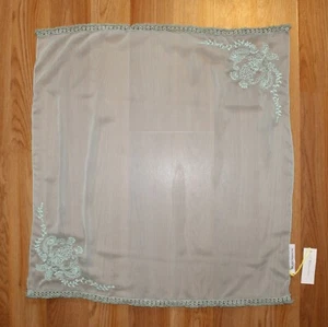 Bufanda bandana cuadrada de 24" con esquinas florales BCBGeneration para mujer #BC775 - Imagen 1 de 1