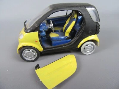 C213 Toy Plastic Repaint Smart City Coupé 2004 Yellow & Black L 10.6 CM - Image 1 of 4