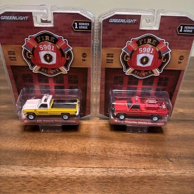 Greenlight 1987 Chevrolet 1986 Chevrolet C20 Custom Deluxe Lot of two  - Image 1 of 4