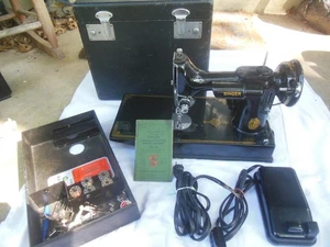 Vintage 1948 Singer 221-1 Featherweight Sewing Machine w Case & accessories - Picture 1 of 24