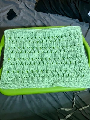 Manta de bebé tejida hecha a mano verde menta brillante 17,5”x14” Foto 1 de 4