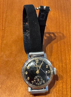 ¡VINTAGE! Reloj Pulsera Montilier Negro (Vientos, Probado y Funciona) Foto 1 de 4