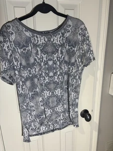 Free People Gray Snake Print Short Sleeve Top Shirt Size XS - Picture 1 of 4