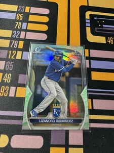 Lizandro Rodriguez 1st 2023 Bowman Chrome Green Lunar Refractor BCP-47 Royals - Bild 1 von 2