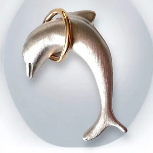 Delphin Brosche mehrfarbig gebürstet Vintage signiert LR Ocean Chic Strandtasche Pin - Bild 1 von 8