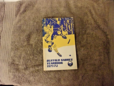 1972-73 BUFFALO SABRES MEDIA GUIDE YEARBOOK 1973 FRENCH CONNECTION ROGER CROZIER - Image 1 of 4