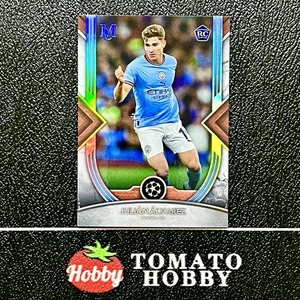 MUSEO TOPPS UEFA 2022-23 JULIAN ALVAREZ RC PLATA MCI - Imagen 1 de 2