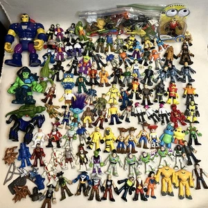 Lotto misto di personaggi e accessori Imaginext 92 - DC, pirati, cavalieri, Pixar - Foto 1 di 12