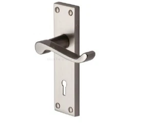 NEU QUALITÄT VERTRAGSSORTIMENT VIKTORIANISCHE ROLLE SCHLÜSSELSCHLOSS TÜRGRIFFE - SATIN NICKEL - Bild 1 von 2
