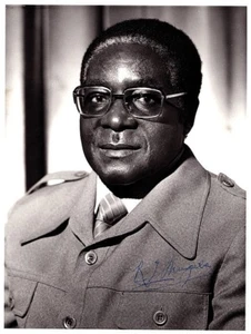 ROBERT MUGABE Signed Photograph - Zimbabwe President / Dictator - 7"x5" reprint - Picture 1 of 1