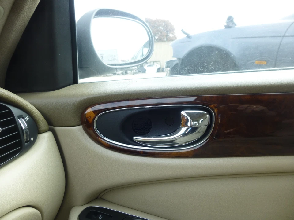 JAGUAR XJ8 VANDEN PLAS 2004-2005-06-07-08-2009 RIGHT FRONT INTERIOR DOOR HANDLE - Image 1 of 1