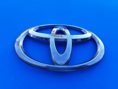 TOYOTA YARIS RS STD 2006-2011 EMBLEMA DE PUERTA TRASERA LOGOTIPO INSIGNIA SÍMBOLO USADO FABRICANTE DE EQUIPOS ORIGINALES (2011) Foto 1 de 3