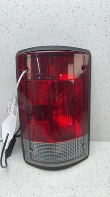 Conjunto de luz trasera izquierda Ford Van E350 1992-2004 Foto 1 de 4