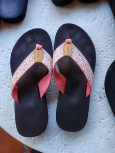 LL BEAN Cheery Damen-Flip-Flops Blumenmuster mehrfarbig leicht getragen Größe 8 - Bild 1 von 3
