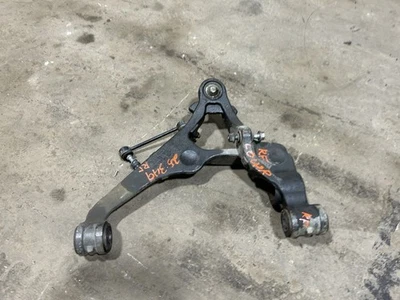 Brazo de control inferior delantero derecho pasajero GMC SIERRA250 2024 fabricante de equipos originales Foto 1 de 3