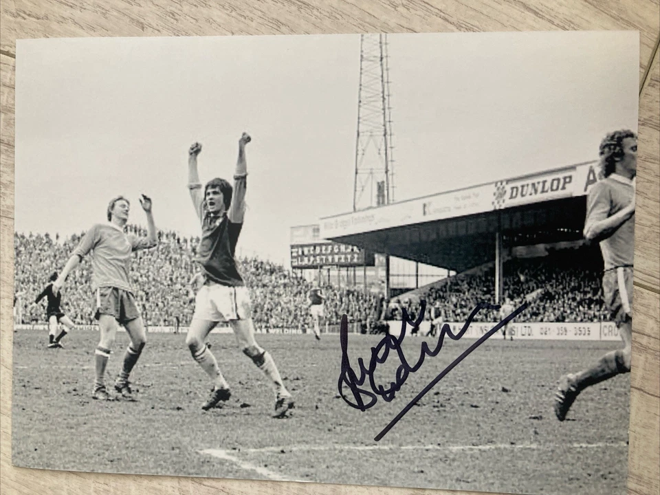 Brian Little Aston Villa Hand Signed 7x5 photo Autograph - Image 1 of 1