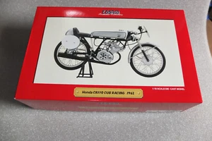Ebbro 1:10 Honda cr110 cub racing 1962 negro 10008 vintage bike model 1/10 NOS - Imagen 1 de 9