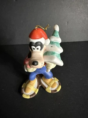 Árvore enfeite de Natal bisque cerâmica pateta Disney com sapatos de neve Taiwan  - Imagem 1 de 4