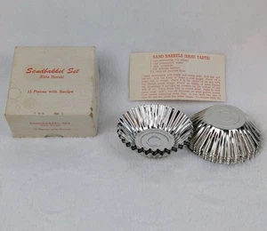 Sandbakkel Ekte Norsk Tart Set 15 pc Round #45 Box Recipes Gladd Co MN Vintage - Picture 1 of 23