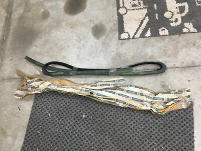 Vedação superior da faixa climática da porta esquerda do caminhão Chevy GMC Chevy GMC GM NOS 1988-1991 - Imagem 1 de 4