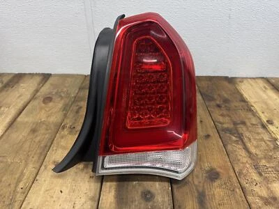 Lanterna traseira (LED) CHRYSLER 300 R, acabamento cromado, R. 15 16 17 18 19 20 - Imagem 1 de 4