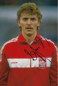 FOTO ZBIGNIEW BONIEK FIRMADA A MANO 12X8 AUTÓGRAFO DE FÚTBOL POLONIA 3 - Imagen 1 de 1